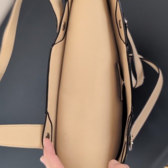 *Flash Sale!* Salvatore Ferragamo Made in Italy Black and Cream Handbag - Picture 15 of 17